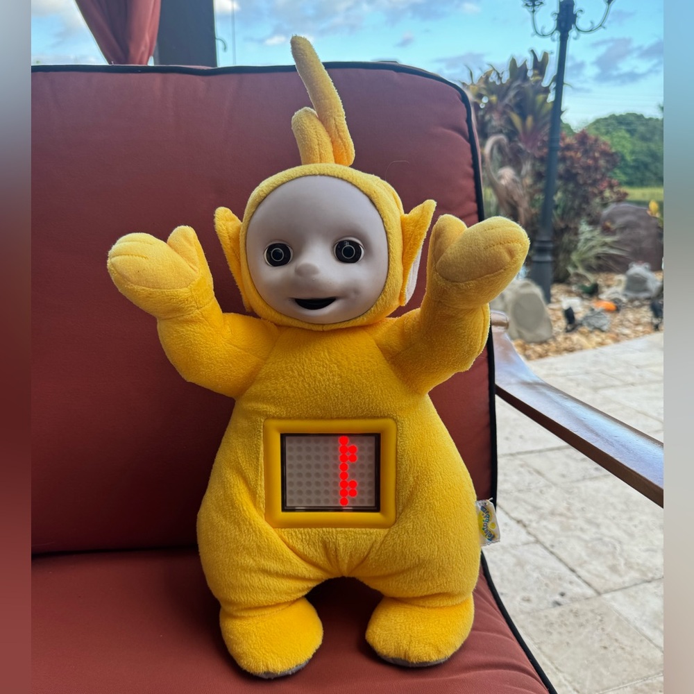VINTAGE HASBRO LALA Yellow Teletubbies Plush Toy with Interactive Feature